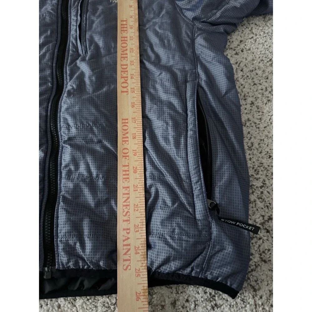 The North Face Mens Medium Blue Plaid Jacket With Built In Stow Away Bag Pocket